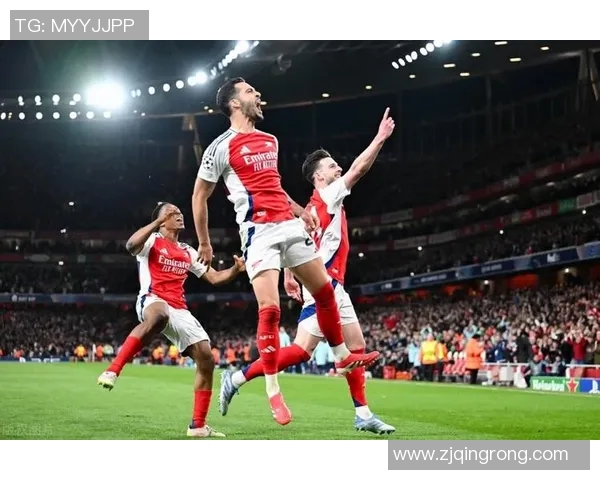 大学生足球队球星进球后激情庆祝瞬间点燃全场氛围引爆校园热情 大学生足球队球星进球后激情庆祝瞬间点燃全场氛围引爆校园热情