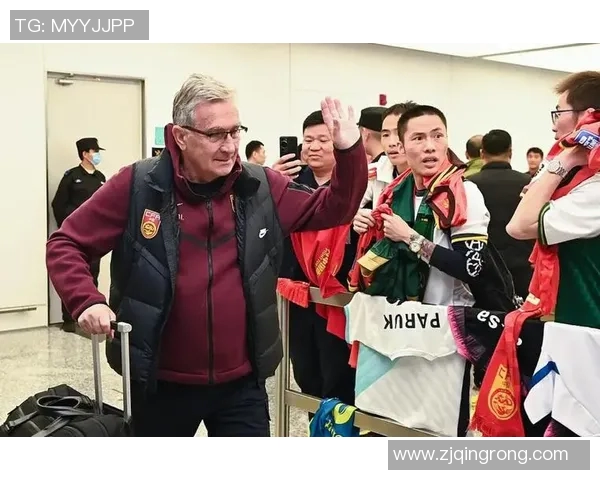 球迷热情追随足球明星的足迹与情感连接探索 球迷热情追随足球明星的足迹与情感连接探索