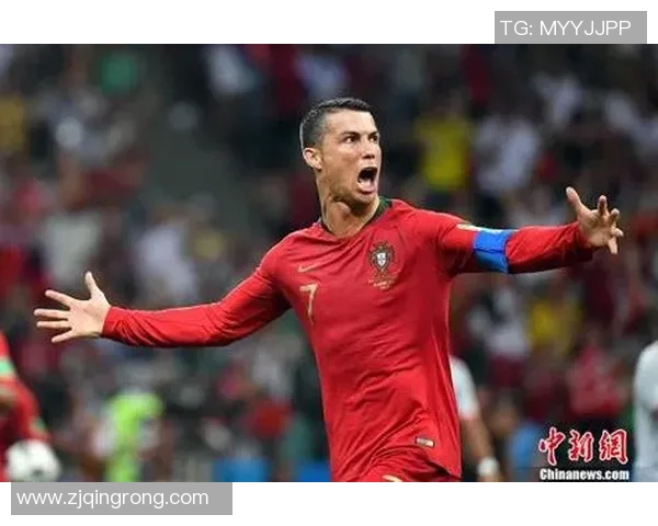 足球巨星激情握拳庆祝瞬间展示拼搏精神与胜利决心 足球巨星激情握拳庆祝瞬间展示拼搏精神与胜利决心