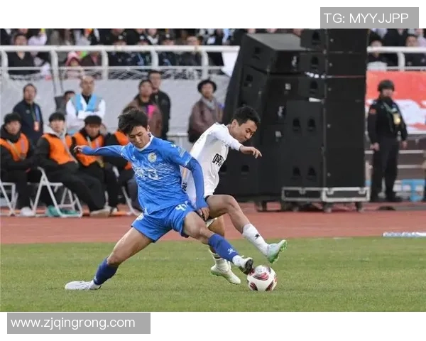 足球明星奔跑瞬间精彩展示速度与力量的完美融合图集 足球明星奔跑瞬间精彩展示速度与力量的完美融合图集